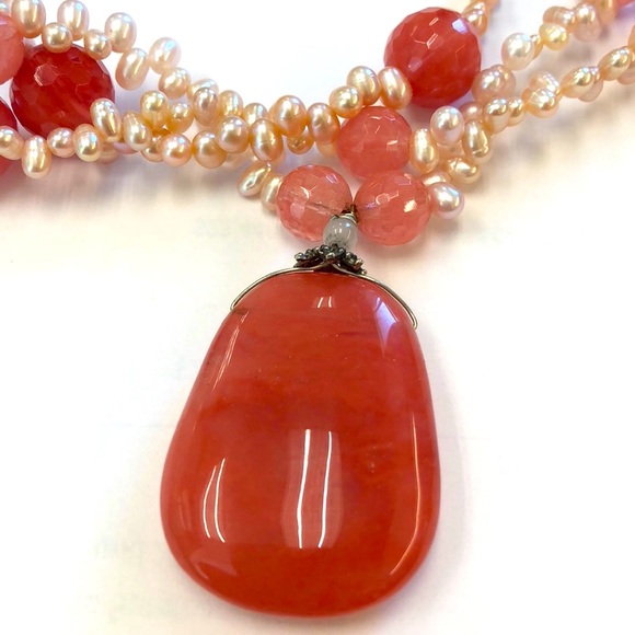 Beautiful necklace - Picture 2 of 2